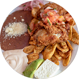 Pollo Frito Cena Crema Aguacate